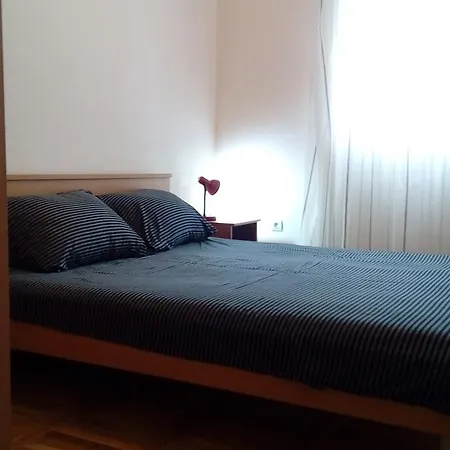 Elegance Vanja