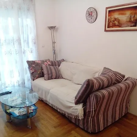 Elegance Vanja *